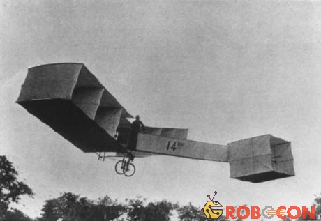 Chiếc máy bay 14-bis của Alberto Santos-Dumont (1873 - 1932).