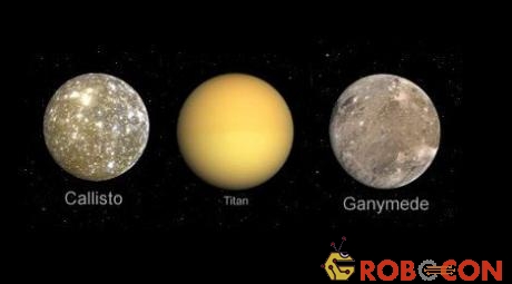 Callisto của sao Mộc cũng có đường kính khá lớn 4821km.