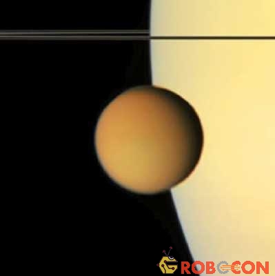 Xếp thứ nhì trong cuộc đua kích thước vệ tinh này là Titan