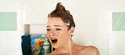 Hát trong khi tắm dưới vòi sen là một thói quen tai hại.