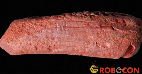 Thỏi sáp màu 10.000 năm tuổi được tìm thấy ở Anh.