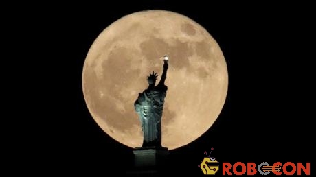 Siêu trăng trên bầu trời New York tháng 12.