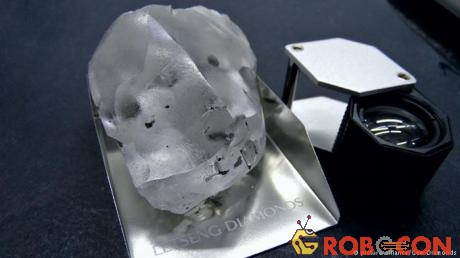 Đây là viên kim cương không màu loại IIa có chất lượng vượt trội.