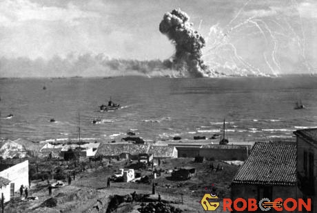 Quân Đồng minh đổ bộ lên đảo Sicily (Ý) vào tháng 7/1943.