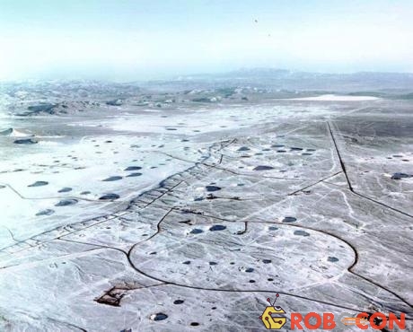 Hình ảnh Vùng thử nghiệm Nevada nhìn từ trên không. 