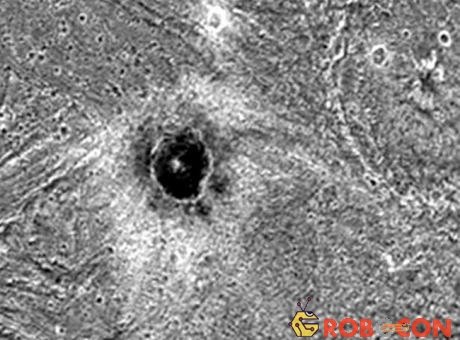 Ngay tại vị trí xác định trên Mặt trăng Ganymede có một lỗ thông khổng lồ.
