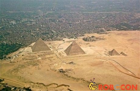 Toàn cảnh kim tự tháp Ai Cập từ trên cao