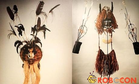 Mặt nạ Waru kraal (bên trái) đại diện cho bộ lạc Kuki Gabaulaig 