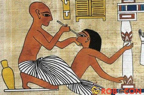 Người Ai Cập khám chữa mắt lạ lùng