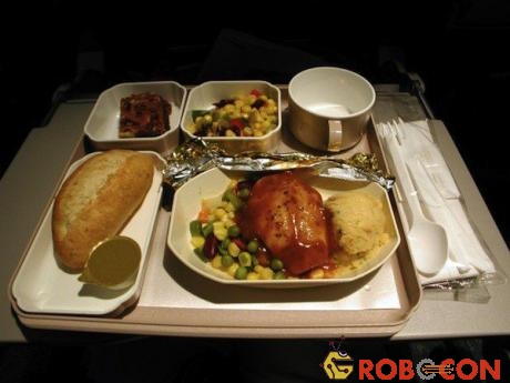 Một suất ăn trên máy bay.