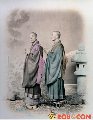 Hai thầy tu Phật giáo trẻ tuổi thời Edo.