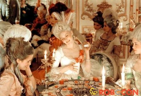 Marie Antoinette nổi tiếng là hoàng hậu ăn chơi, phóng túng bậc nhất.
