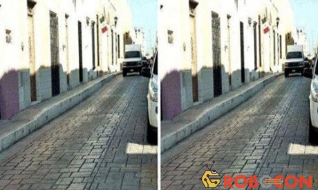 Hai bức ảnh giống nhau đến từng pixel được đặt cạnh nhau.