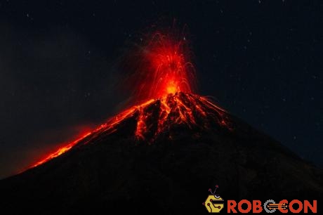 Núi lửa Fuego nằm ở độ cao 3.763m so với mặt nước biển.