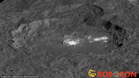 Hố núi lửa Occator trên bề mặt Ceres