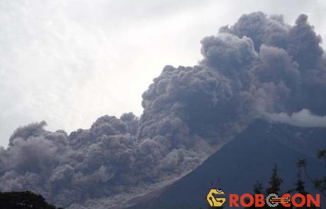 Hình ảnh chụp ngày 3/6 cho thấy núi lửa Fuego phun trào dữ dội. 