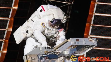 Nhà du hành Drew Feustel thực hiện chuyến đi bộ ngoài không gian ngày 20/5/2011