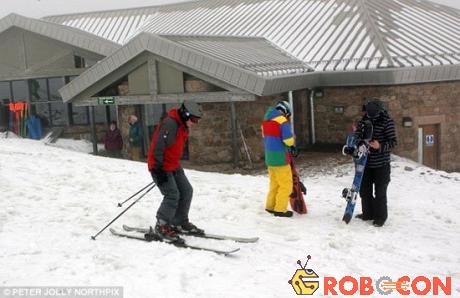 Nước Anh bất ngờ đón đợt tuyết dày vào giữa tháng 5