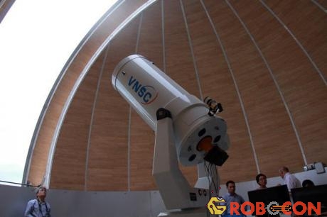 Kính thiên văn lớn tại Đài thiên văn Nha Trang.
