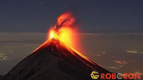 Núi lửa Fuego tại Guatemala phun trào.