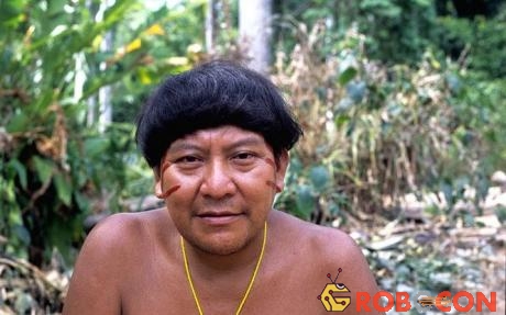 Pháp sư kiêm phát ngôn viên của người Yanomami David Kopenwa.