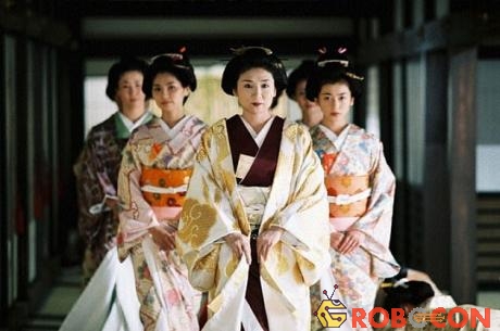 Hậu cung Nhật Bản không có quá nhiều cung tần mỹ nữ như ở Trung Hoa.