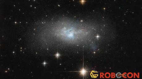 Thiên hà IC4870 là nơi nhiều ngôi sao mới ra đời.