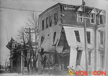 Một trong những ngôi nhà bị hư hại do vụ nổ Halifax.