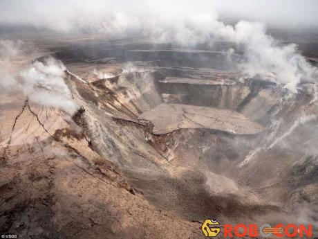 Miệng núi lửa Halemaumau có thể sâu đến 300m