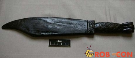Một thanh kiếm Viking được tìm thấy nhưng không được nguyên vẹn và hoàn hảo như thanh kiếm trên
