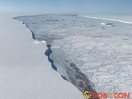 Thềm băng Larsen C là dải băng tiếp theo đang bị bào mòn theo phương Nam