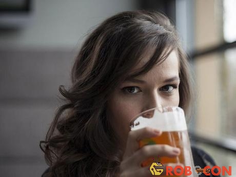 Ngày càng có nhiều chị em uống bia rượu