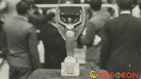 Jules Rimet là chiếc cúp đầu tiên trong lịch sử giải đấu hấp dẫn nhất hành tinh.
