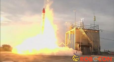 Tên lửa Nhật Bản lao thẳng xuống mặt đất chỉ 6 giây sau khi cất cánh.