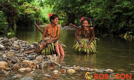 Người Mentawai quan niệm, những người phụ nữ có răng càng sắc thì càng xinh đẹp.