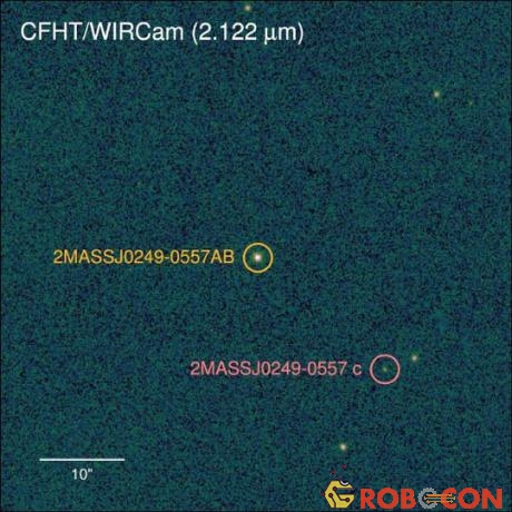 Hành tinh mới được phát hiện (khoanh tròn đỏ) qua ống kính thiên văn