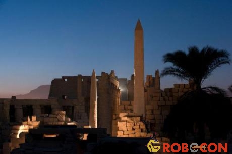 Cột tháp tưởng niệm Hatshepsut.