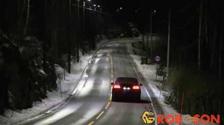 Đèn đường sẽ tự động giảm ánh sáng khi không có phương tiện lưu thông.