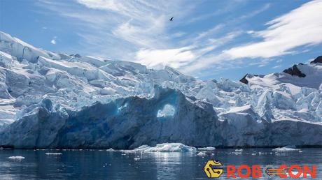 Nam Cực sở hữu những lớp băng dày hàng mét.