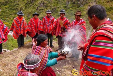 Đây là ngôn ngữ mà chỉ được nói với nhau bởi các thành viên của bộ lạc Kallawaya ở Bolivia. 