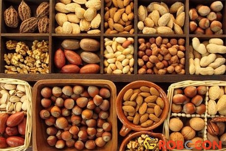 Người dùng không nên ăn quá nhiều các loại hạt để tránh mất cân đối dinh dưỡng. 