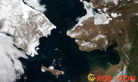 Đây là bức ảnh về đoạn hẹp nhất của eo biển Bering nối châu Á và châu Mỹ.