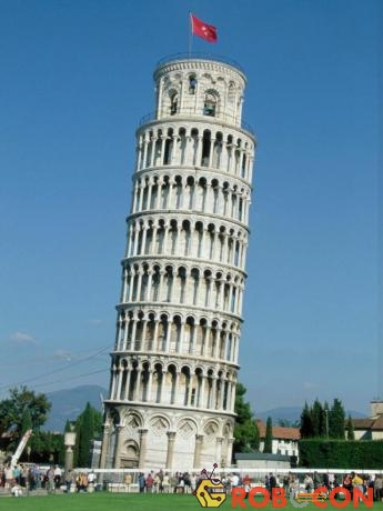 Tháp nghiêng Pisa ngày nay trở thành điểm du lịch nổi tiếng.