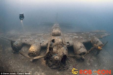Xác chiếc máy bay được tìm thấy dưới đáy biển Adriatic.