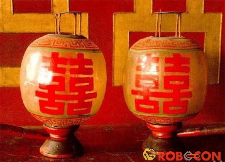 Cặp đèn song hỷ là vật dụng không thể thiếu trong các đám cưới cổ truyền ở Trung Quốc.