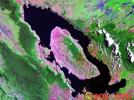 Ảnh vệ tinh hồ Toba, Sumatra, Indonesia.