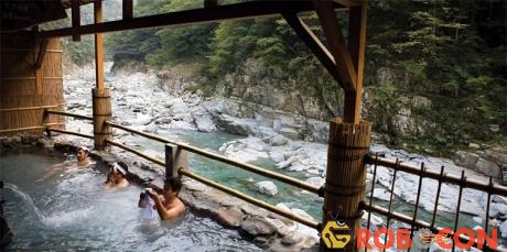 Onsen ở Nhật thường mở ra ở khu vực có phong cảnh rất đẹp