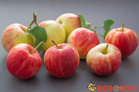 Tin tốt dành cho những người muốn giảm cân là nên ăn táo và không gọt vỏ. 