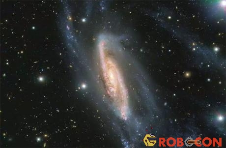 Kính viễn vọng chụp thiên hà NGC 3981 cách Trái đất 65 triệu năm ánh sáng. 