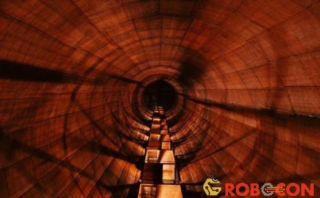 Đường hầm dài 21 km của máy gia tốc hạt cỡ lớn do Liên Xô xây dựng nằm gần Mátxcơva